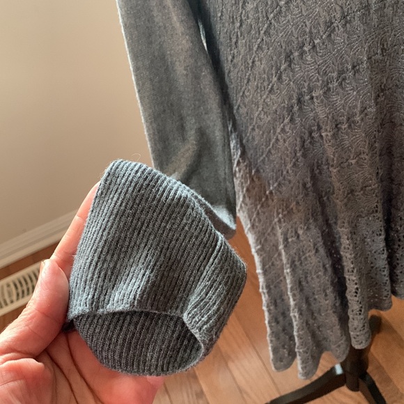 Hi/lo crochet knit sweater, Sz L - Picture 4 of 7